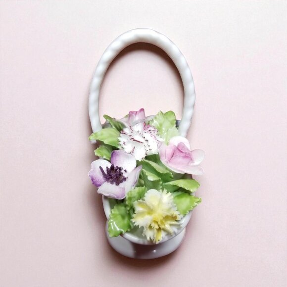 Royal Doulton England Bone China Basket of Flowers - Picture 8 of 9